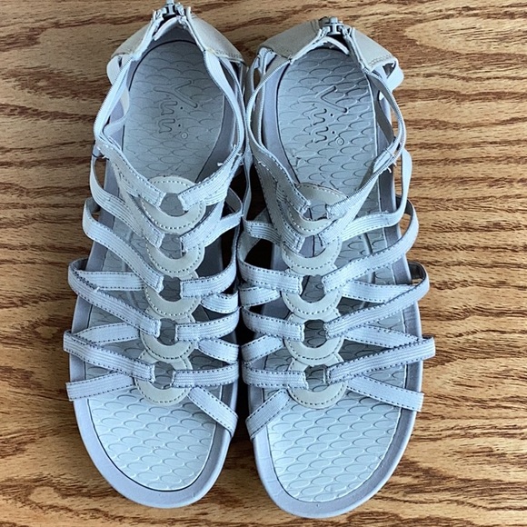 YUU Tilly Taupe Sandals - Women’s Size 9 1/2M. - Picture 2 of 7